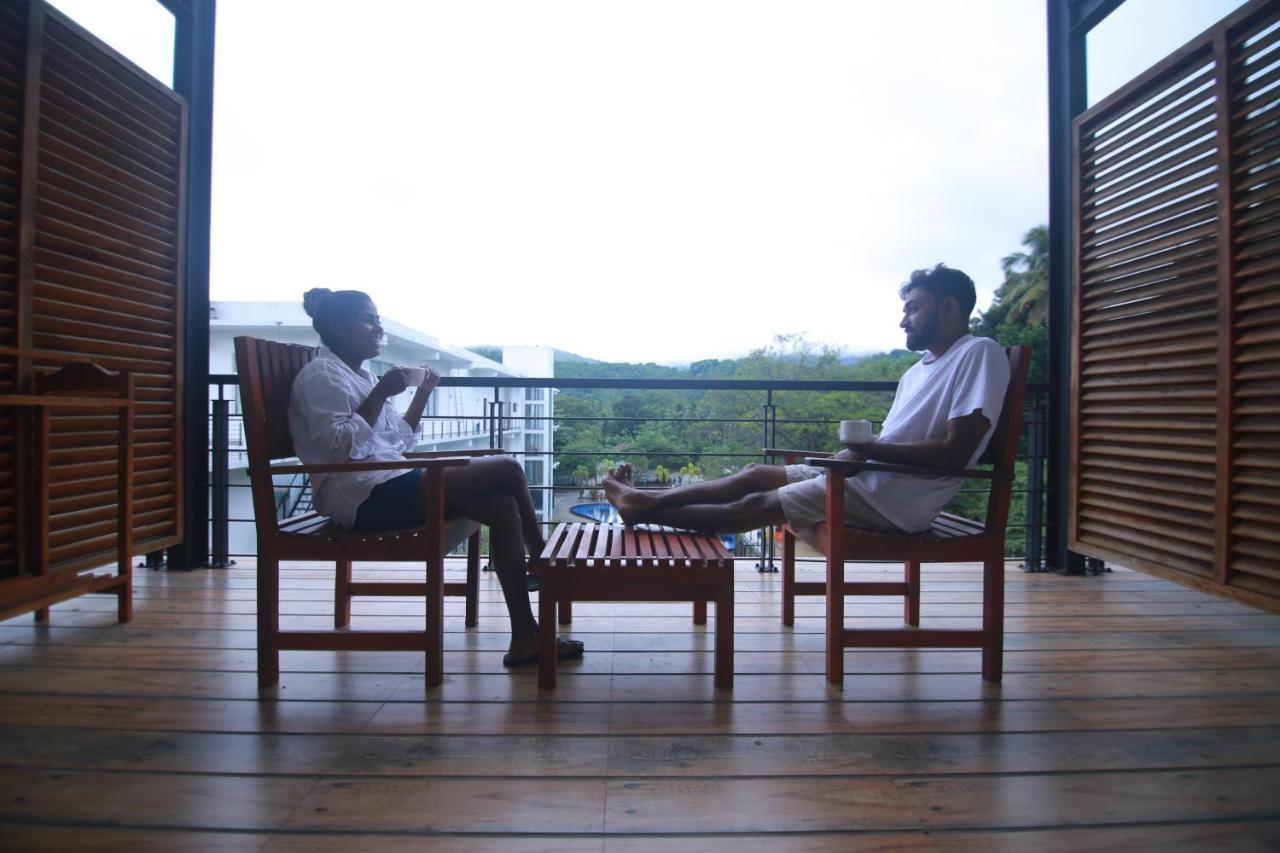 Saru Blue Sapphire Hotel Udawalawe Exteriör bild
